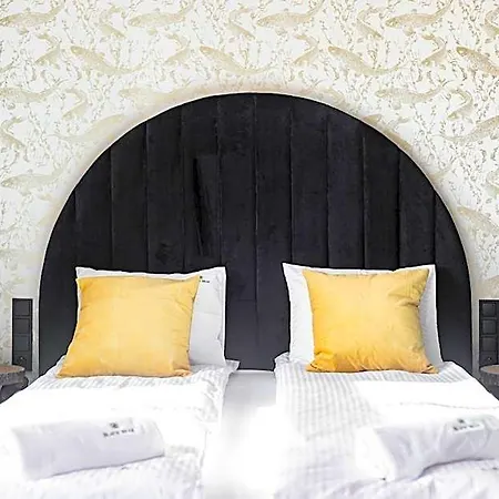 Black Bear Aparthotel 4*