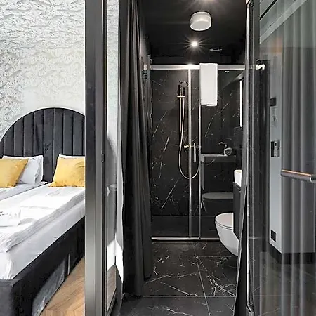 Black Bear Aparthotel 4*