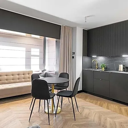 Aparthotel Black Bear 4*